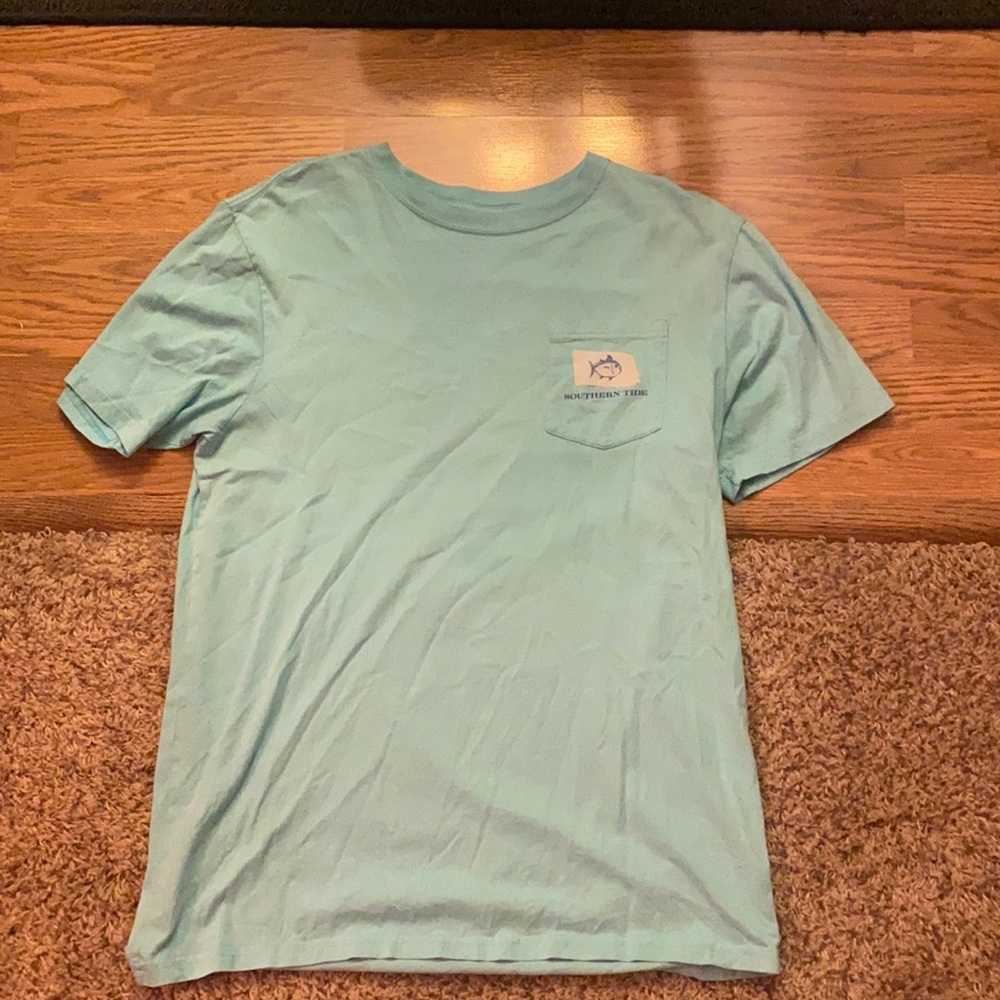 Men’s medium Southern Tide Tee